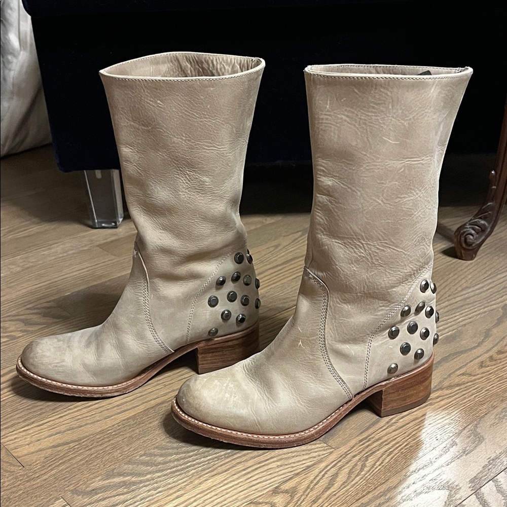 Studded juicy couture Tan all Leather Boots
